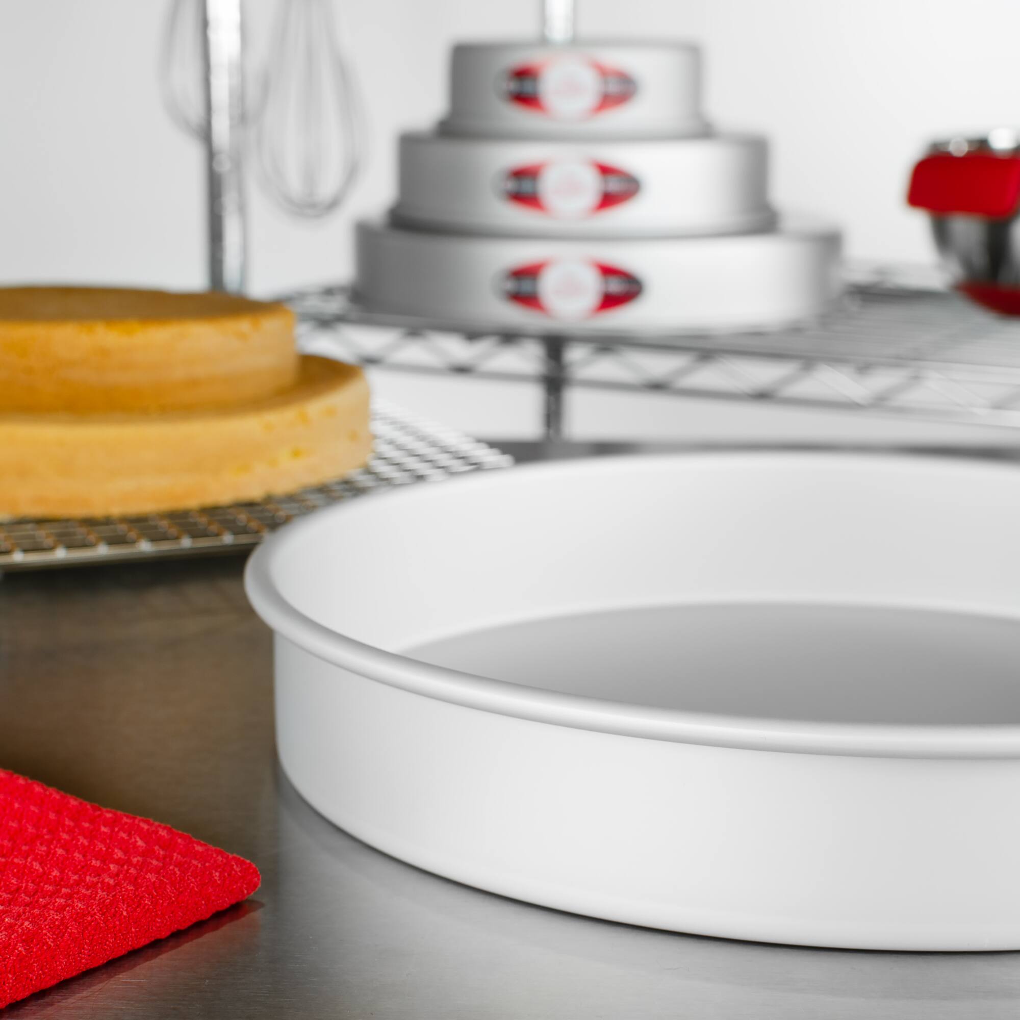 Fat Daddio's® Pro Series Bakeware Anodized Aluminum Round Cake Pan